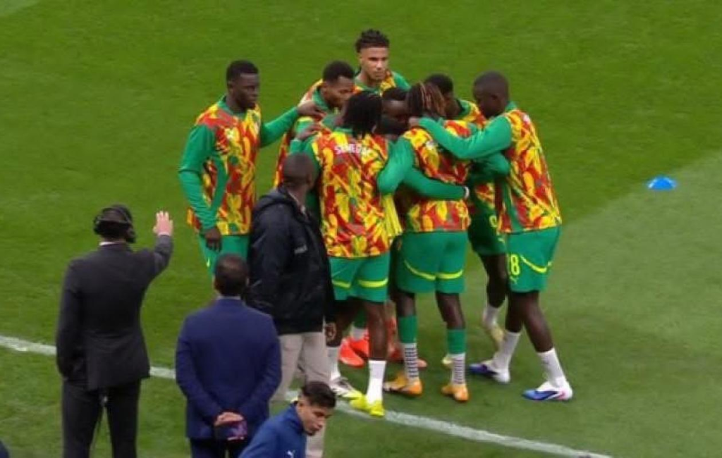 Malaise suspect de Ousseynou Niang entouré par ses coéquipiers